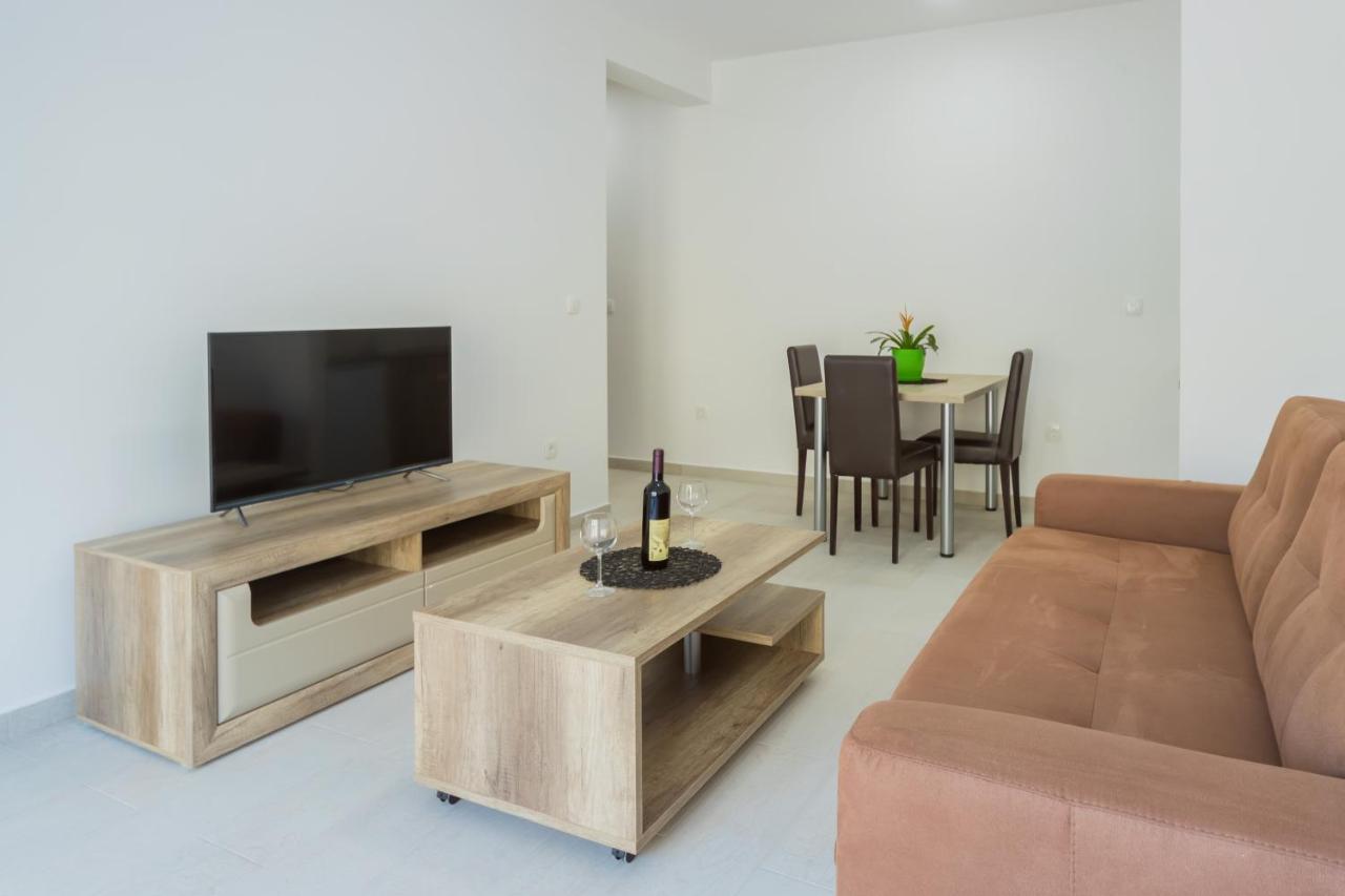Grejm Lux Family Apartments Petrovac 外观 照片